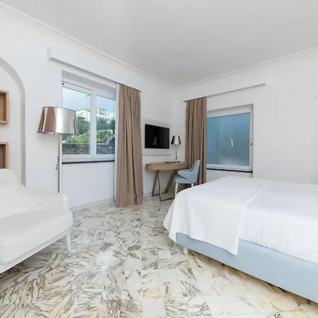 ماميلا فندق 4*